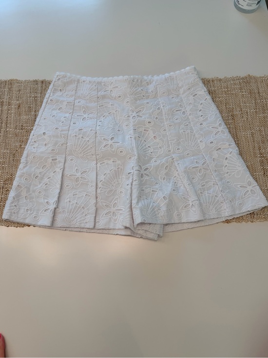 Lilly Pulitzer Pants - Lilly Pulitzer White Eyelet Pleated Short